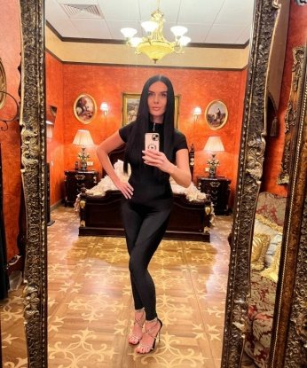У меня есть опыт, который позволяет мне предложить идеальное сочетание удовольствия и расслабления. Живу я в Москве, городе возможностей и получения наслаждения. Мои услуги включают все, что ты мечтаешь, от нежных массажей до страстного секса. Мне важно, чтобы каждое наше свидание было незабываемым и особенным для тебя. У меня есть много отзывов, которые подтверждают мой уровень профессионализма и удовлетворенности клиентов. Мои фото являются настоящим отображением моей внешности, и я гарантирую тебе, что встреча со мной будет именно такой, как ты ее представляешь. Расслабься и позволь мне погрузить тебя в мир наслаждения и страсти. Я жду тебя... 💋 Гульнара